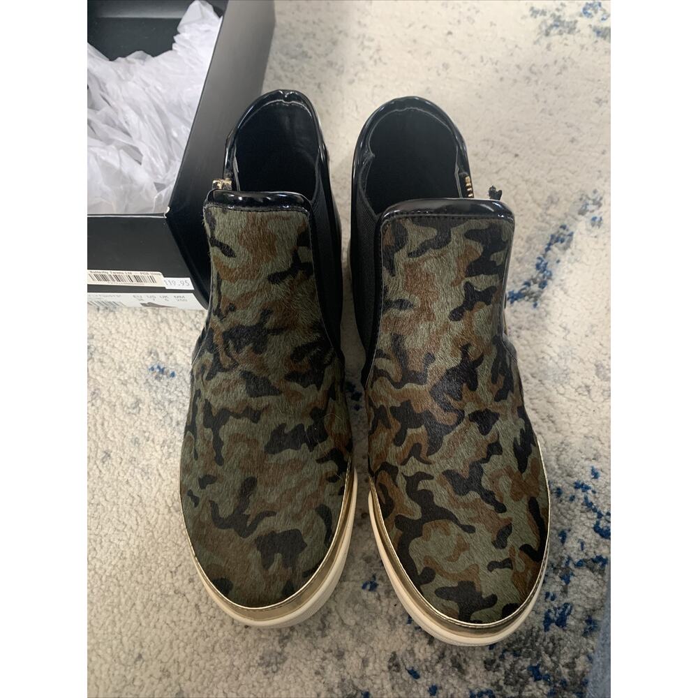 womens butterfly twists Shoes Alexis Camo Size 7